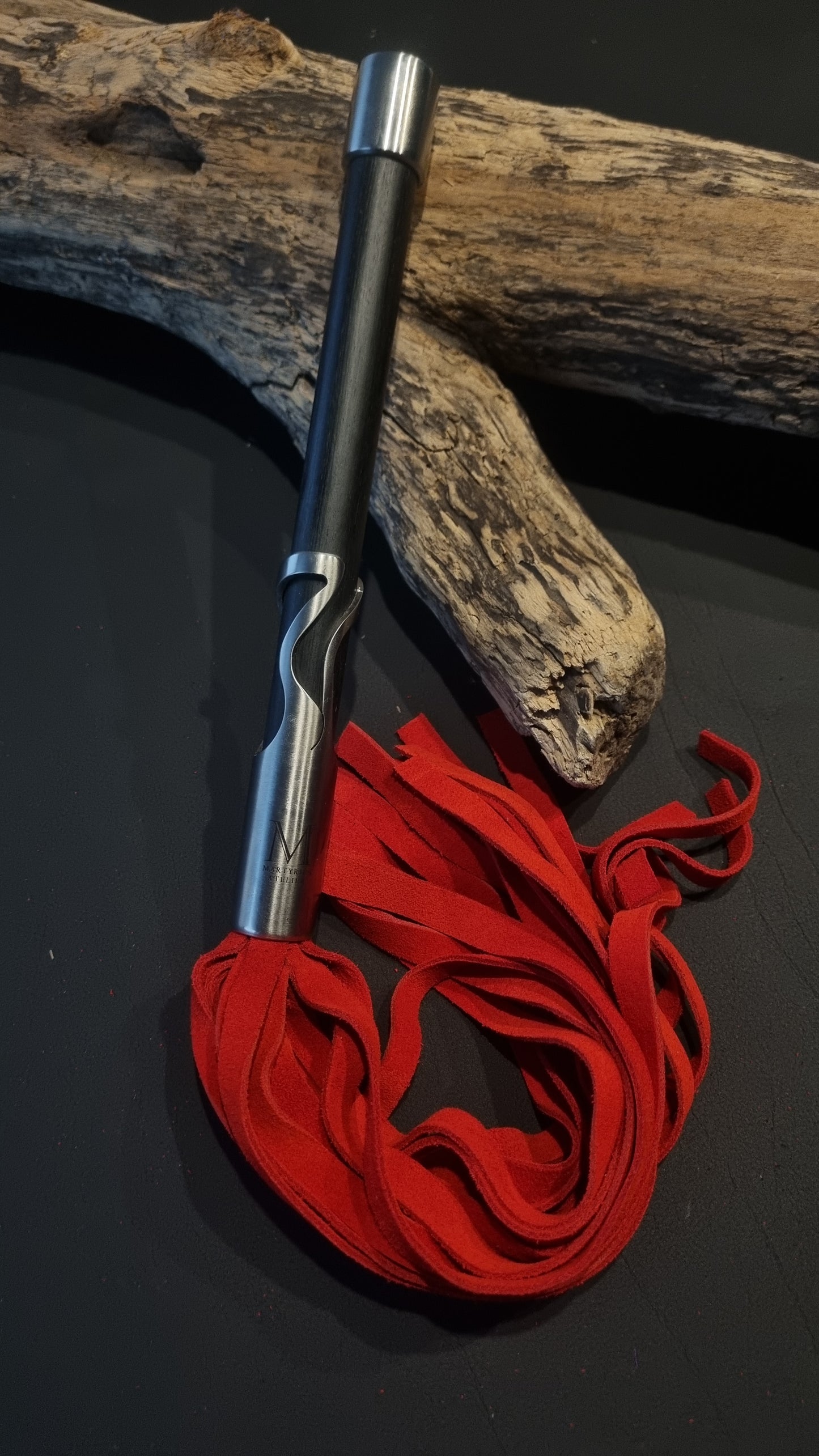 Genitalflogger mit weichem Veloursleder