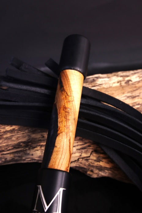 Flogger mit Griff aus Kirschholz und Epoxid ( EInzelstück )