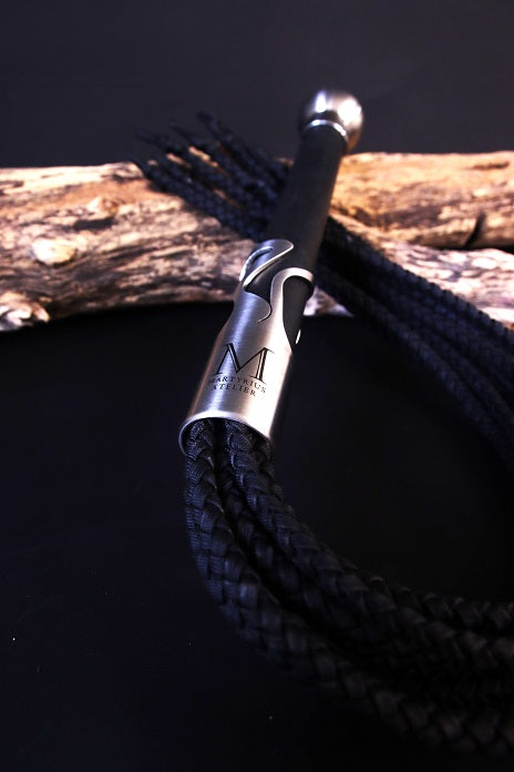 Paracord Flogger mit 9 Tails und Griff aus schwarzem Designholz