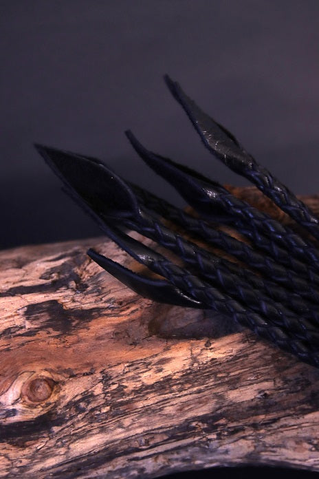 9 Schwänzige mit Griff aus Zebrano Holz