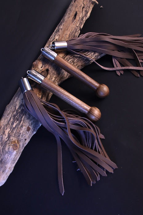 Flogger mit Kettengelenk und Griff mit Holzkugel