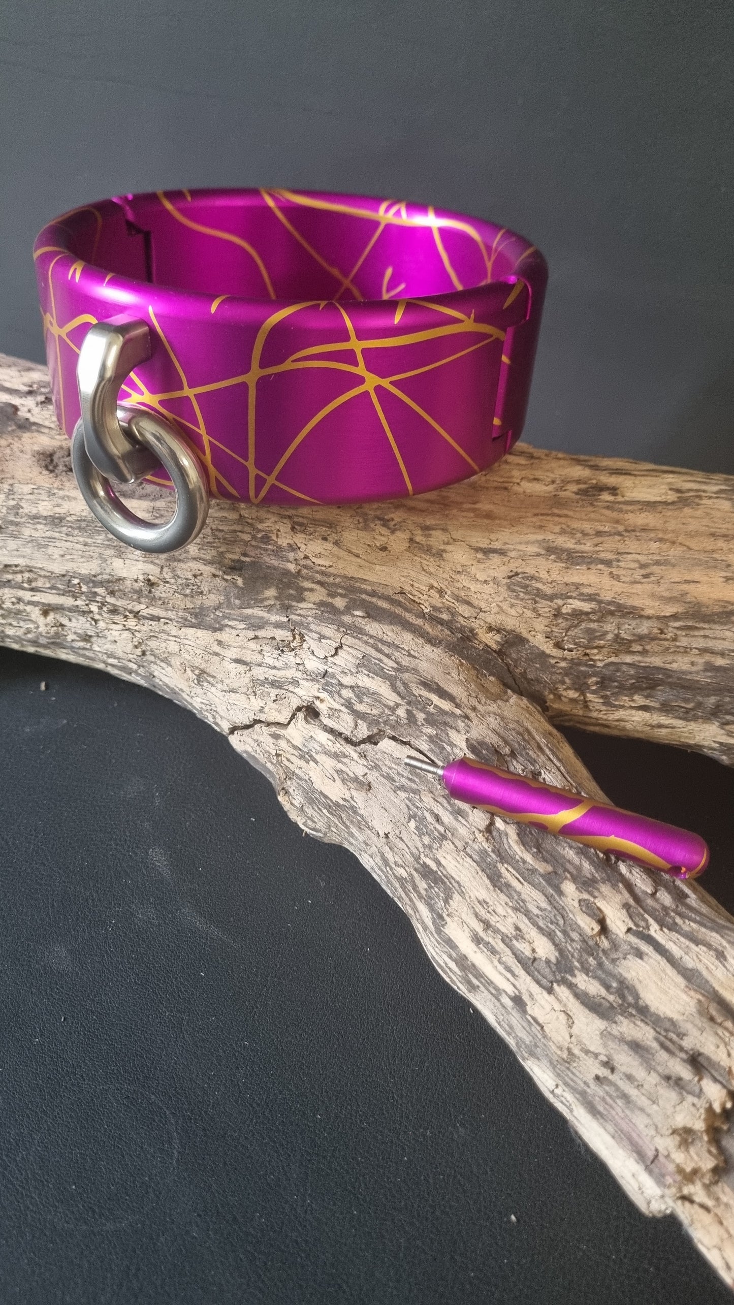 Exklusiver Halsreif aus Aluminium – zweifarbig eloxiert, mit Edelstahlring