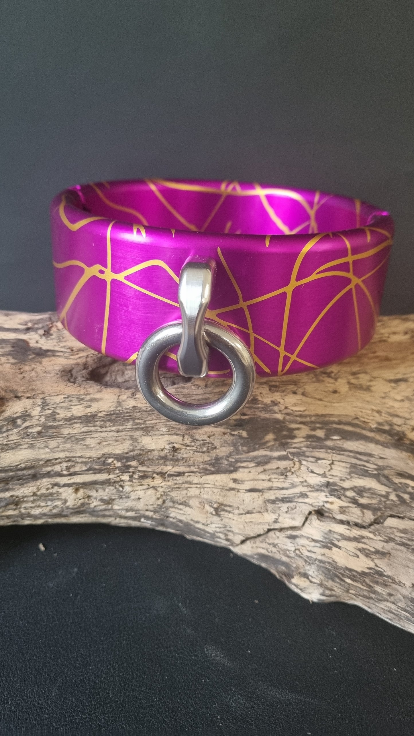 Exklusiver Halsreif aus Aluminium – zweifarbig eloxiert, mit Edelstahlring