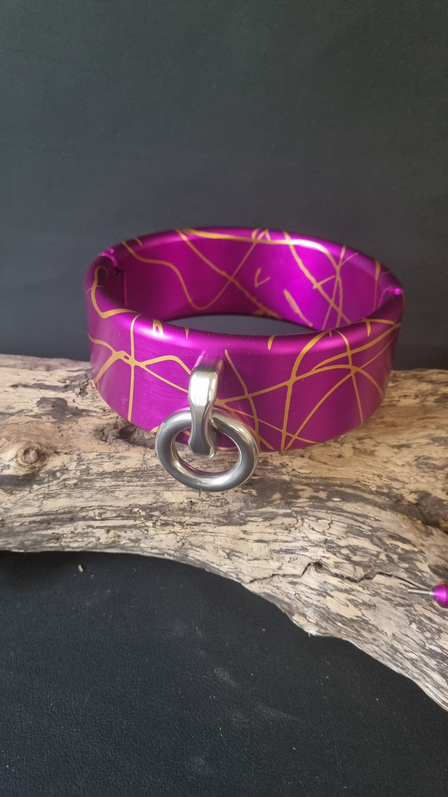 Exklusiver Halsreif aus Aluminium – zweifarbig eloxiert, mit Edelstahlring