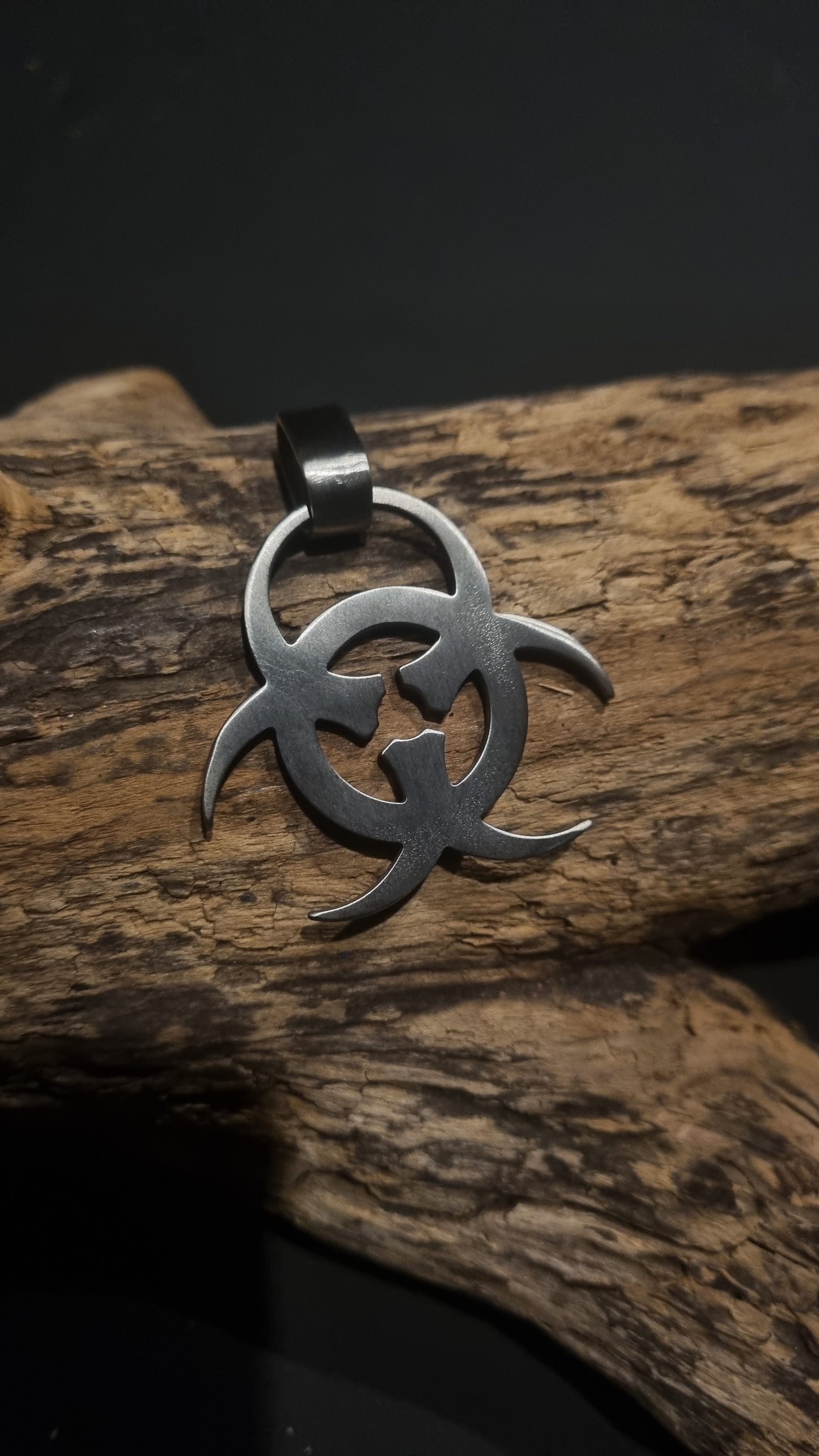 Bio Hazard Anhänger für 8 mm Rund Halsreif , Halsband