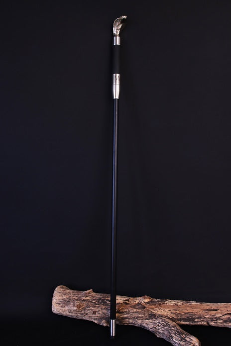 Gehstock mit integrierter Gerte und Cobrakopf