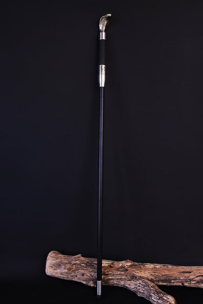 Gehstock mit integrierter Gerte und Cobrakopf