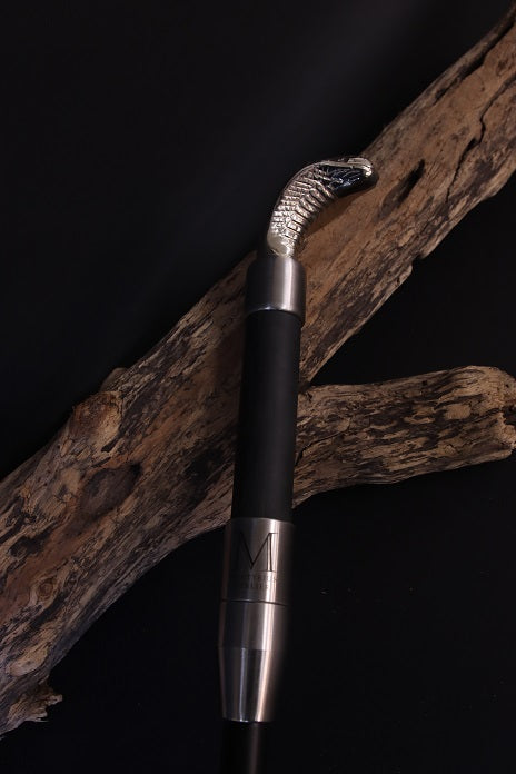 Gehstock mit integrierter Gerte und Cobrakopf