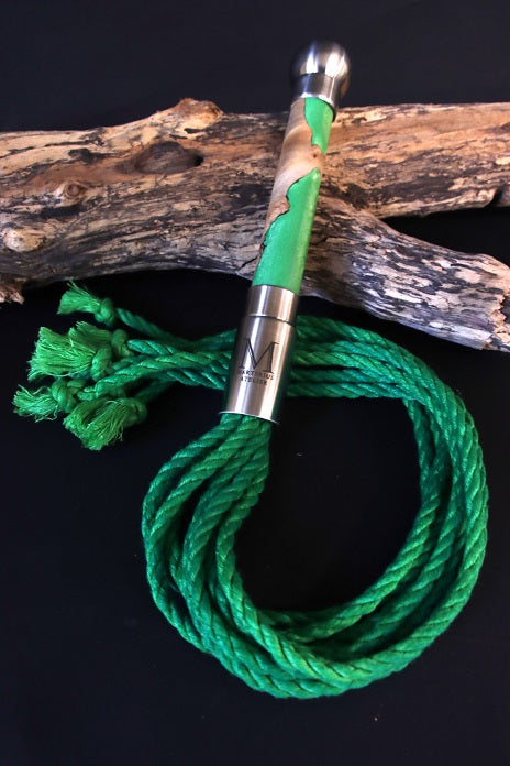Flogger mit Holz/ Epoxidgriff und Hanfseilen
