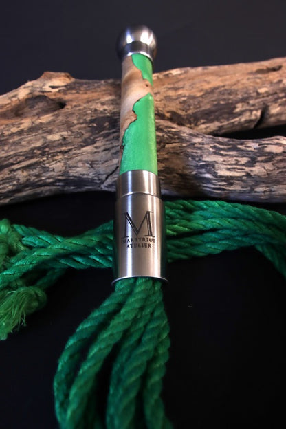 Flogger mit Holz/ Epoxidgriff und Hanfseilen