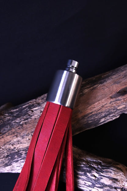 Peitschenaufsatz mit breiten Riemen aus Fettleder