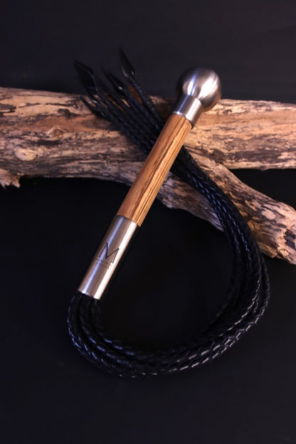 9 Schwänzige mit Griff aus Zebrano Holz