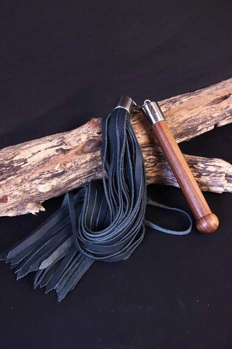 Flogger mit Kettengelenk und Griff mit Holzkugel