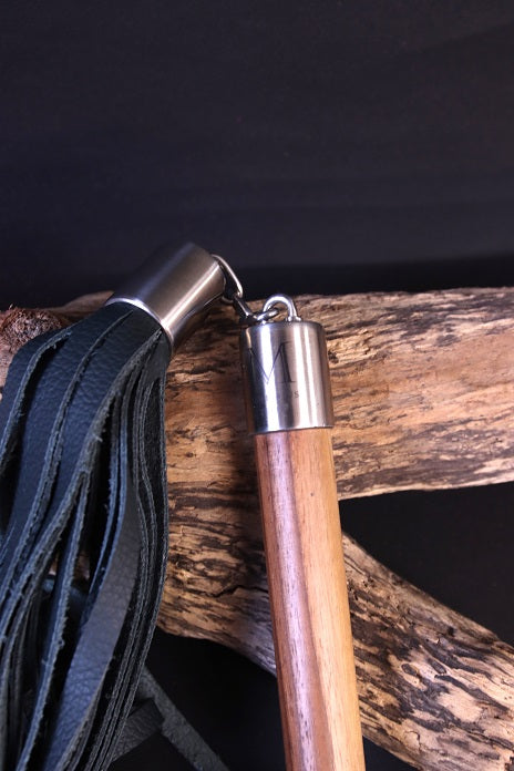 Flogger mit Kettengelenk und Griff mit Holzkugel