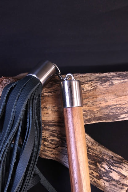 Flogger mit Kettengelenk und Griff mit Holzkugel