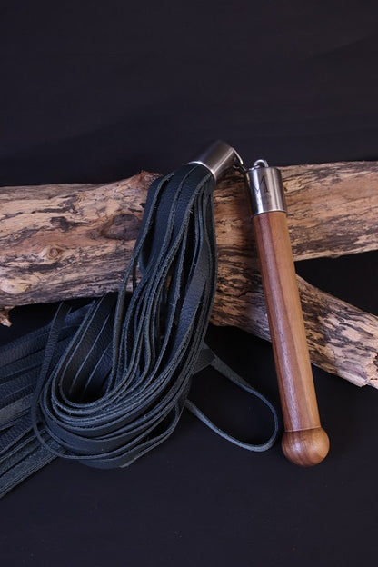 Flogger mit Kettengelenk und Griff mit Holzkugel