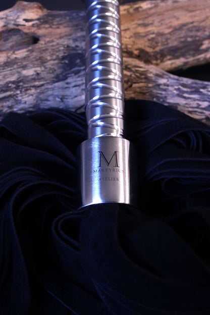 Flogger mit Edestahlgriff und Veloursleder