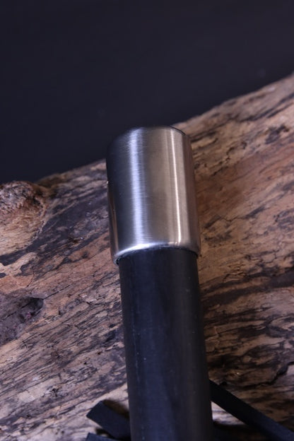 Flogger mit 9 geflochtenen Tails aus Fettleder