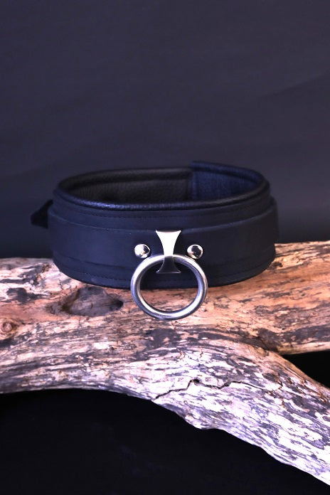 Lederhalsband mit Ring der O  5 cm breit