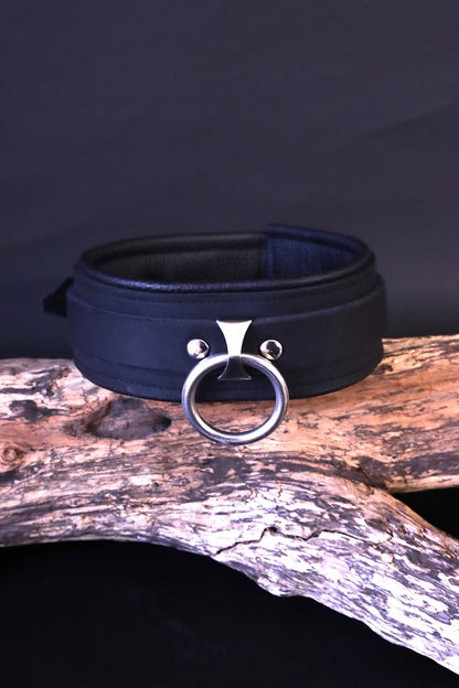 Lederhalsband mit Ring der O  5 cm breit