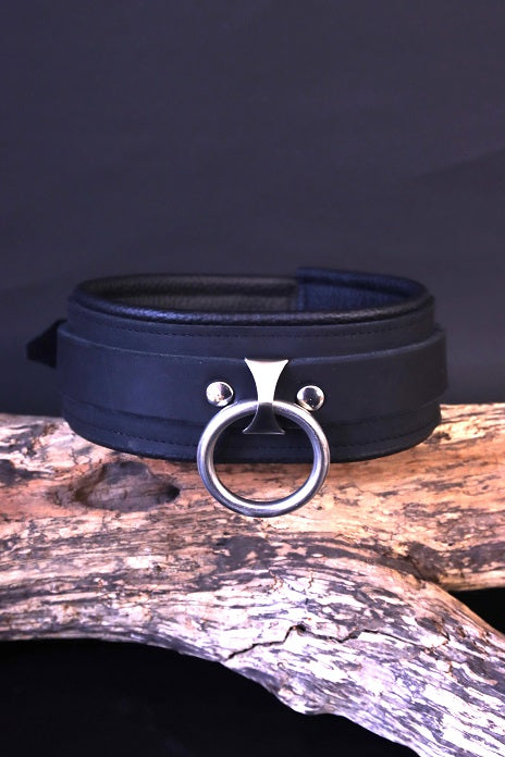 Lederhalsband mit Ring der O  5 cm breit