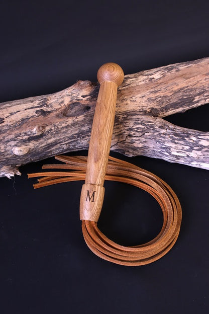 Flogger mit Griff aus Eiche