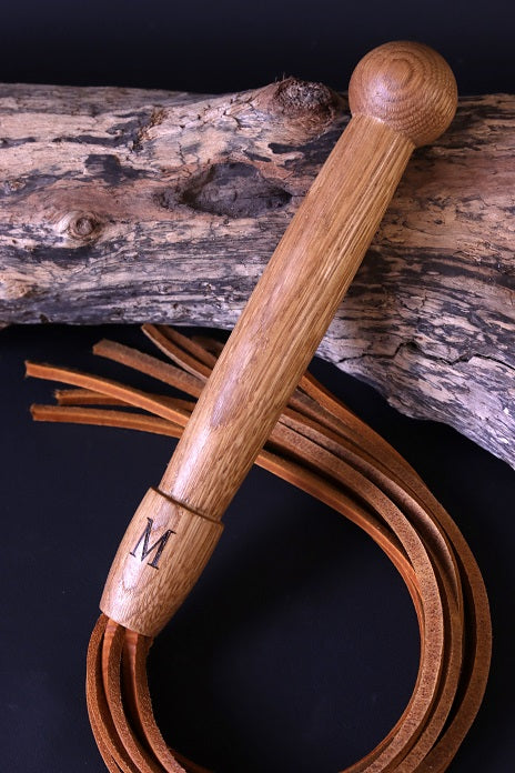 Flogger mit Griff aus Eiche