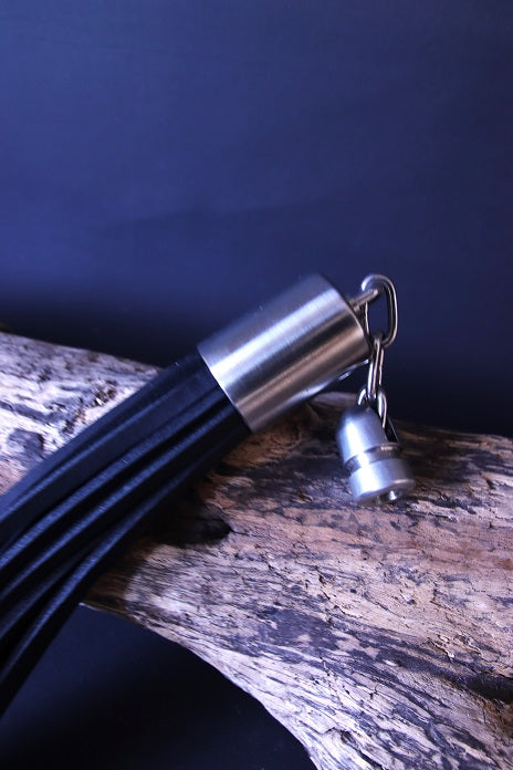 Peitschenaufsatz mit 15 Fettleder Riemen und Kettengelenk