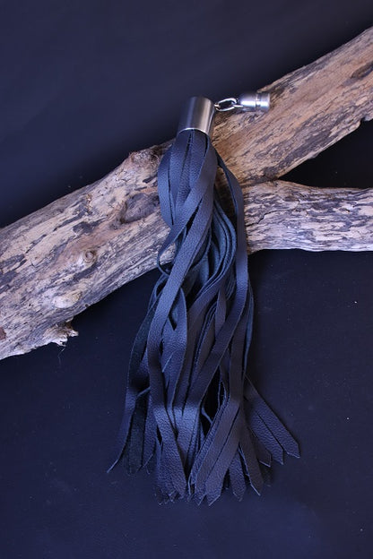 Peitschenaufsatz aus Nappaleder 1 cm breite Riemen und Kettengelenk