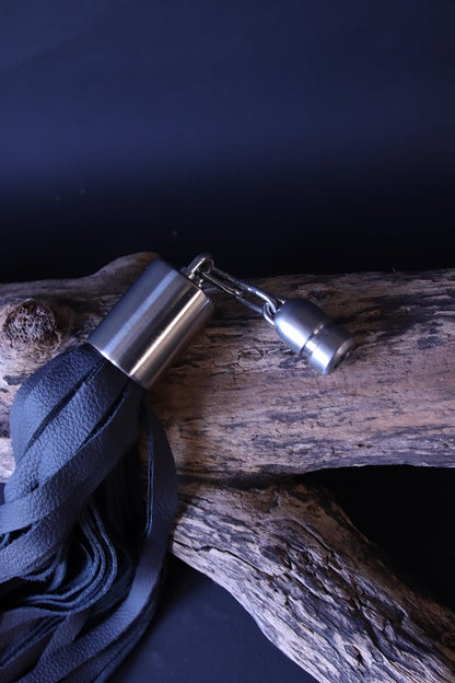 Peitschenaufsatz aus Nappaleder 1 cm breite Riemen und Kettengelenk