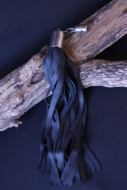 Peitschenaufsatz aus Nappaleder 1 cm breite Riemen und Kettengelenk