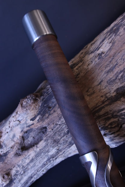 Flogger mit Griff aus Nussbaum Holz und Designhülse