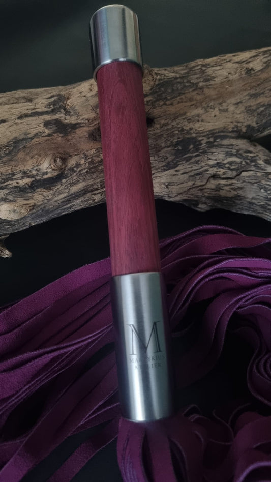 Flogger aus Veloursleder und Griff aus Amaranth Holz