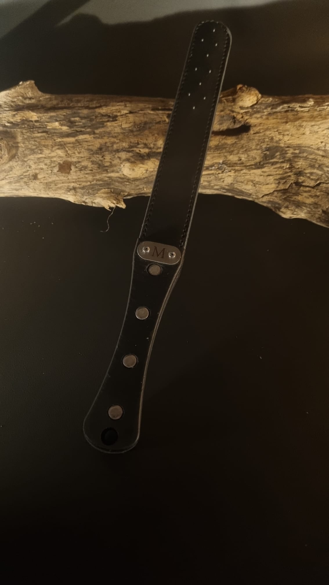 Lederpaddle mit Spikes aus Edelstahl