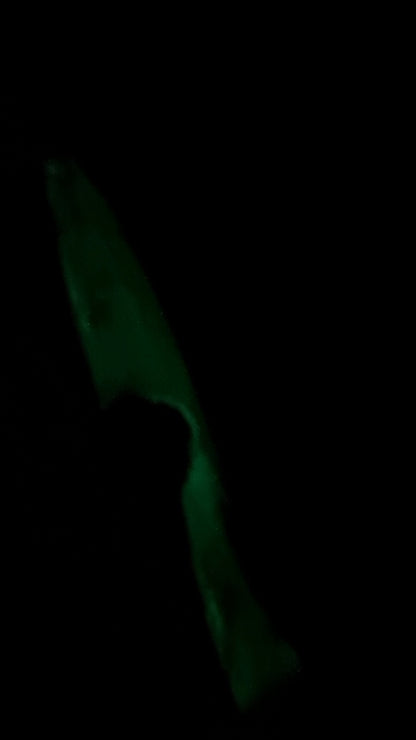 Glow in the Dark Flogger – Fluoreszierende Biothane trifft auf Holz & Epoxidharz