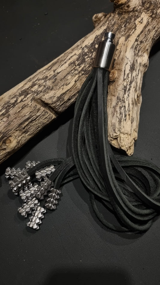 Peitschenaufsatz mit 10 Fettleder Riemen und Metallenden