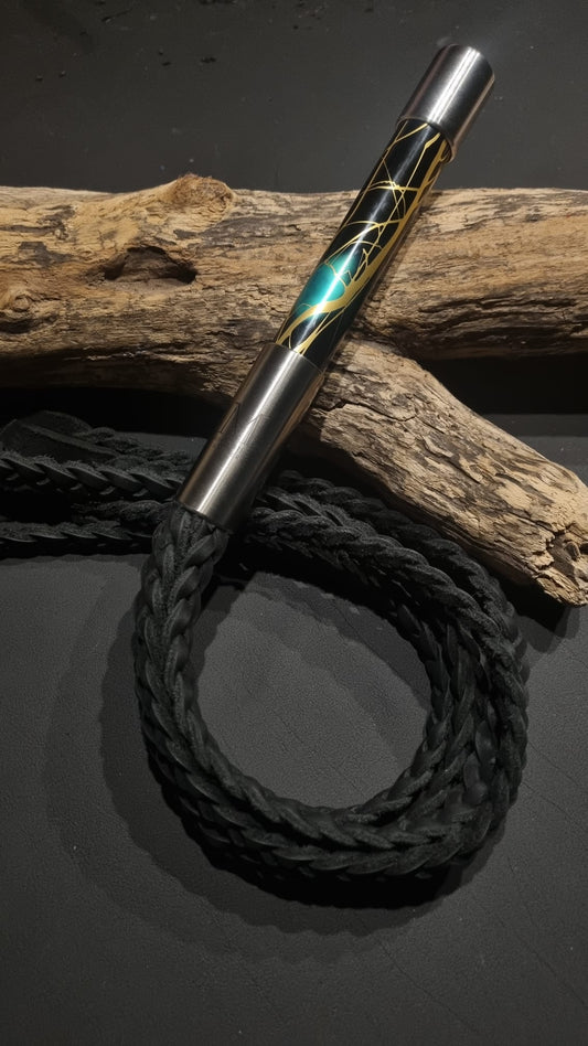 Flogger mit 5 geflochtenen Tails und Aluminiumgriff