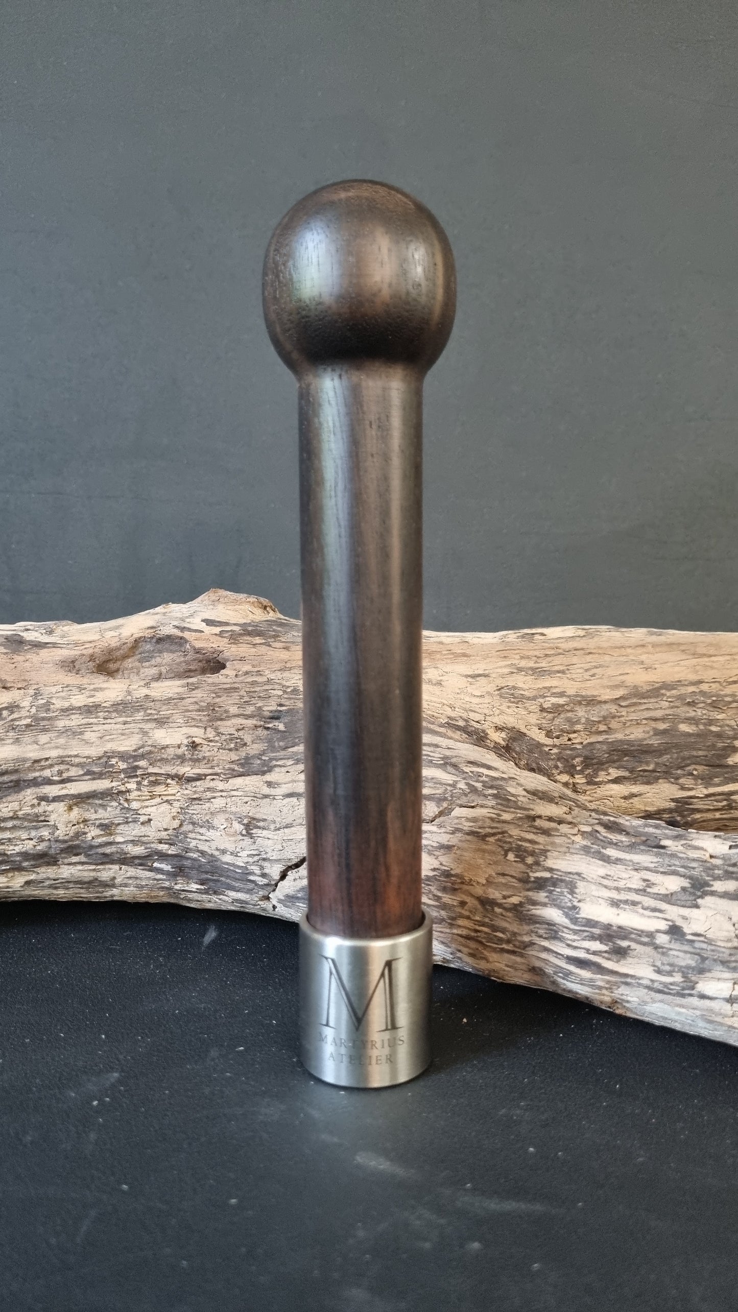 Griff für Wechselsystem mit gedrechselter Kugel aus geräuchertem Eukalyptus Holz